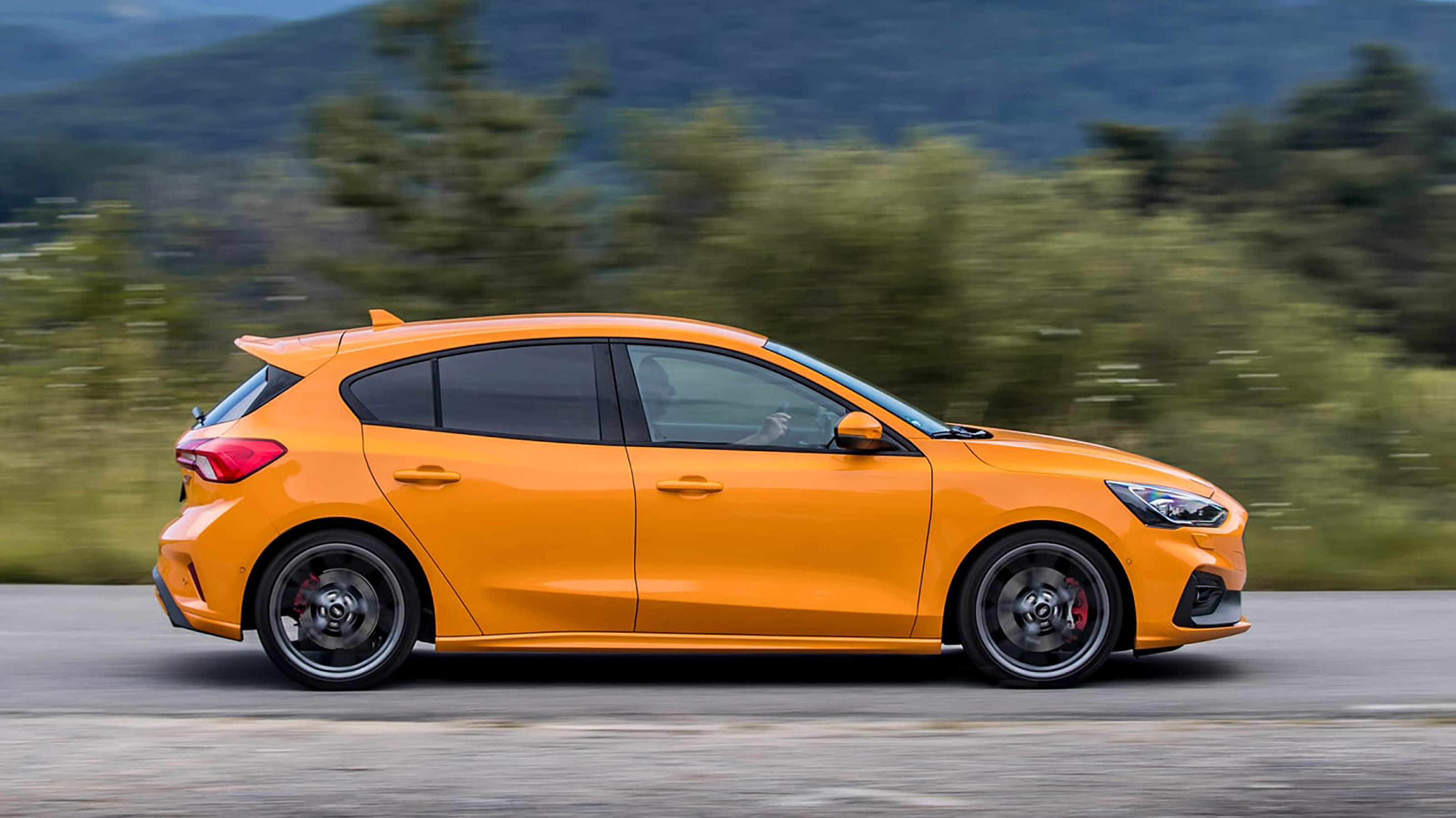 Ford Focus ST review design evo